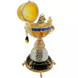 Ювелирная композиция из янтаря в стиле Фаберже "Яйцо с парусником. Океан"