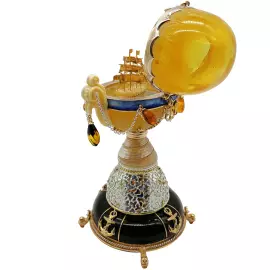 Ювелирная композиция из янтаря в стиле Фаберже "Яйцо с парусником. Океан"