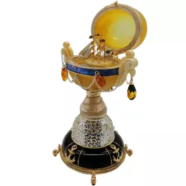 Ювелирная композиция из янтаря в стиле Фаберже "Яйцо с парусником. Океан"