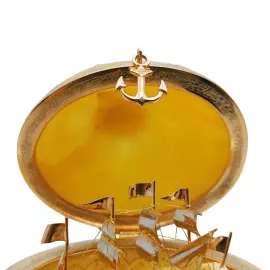 Ювелирная композиция из янтаря в стиле Фаберже "Яйцо с парусником. Морское"