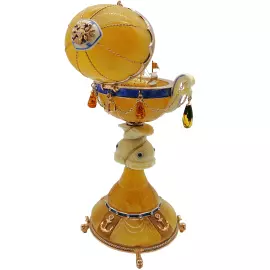 Ювелирная композиция из янтаря в стиле Фаберже "Яйцо с парусником. Морское"