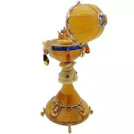 Ювелирная композиция из янтаря в стиле Фаберже "Яйцо с парусником. Морское"