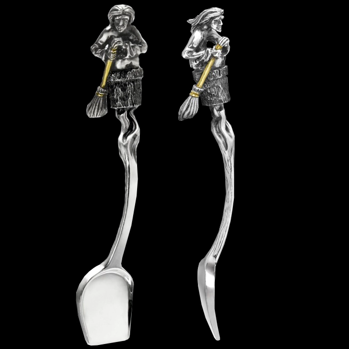 Silver salt shaker "Hut on chicken legs" with a spoon