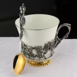 Серебряный чайный набор "Натюрморт": ложка, чашка с позолотой и чернением, на 2 персоны