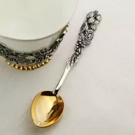 Серебряный чайный набор "Натюрморт": ложка, чашка с позолотой и чернением, на 2 персоны