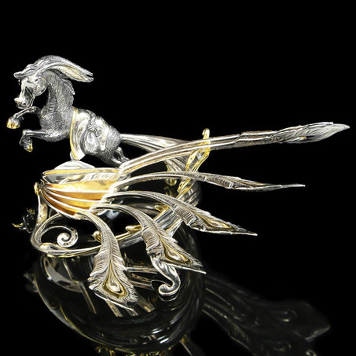 Set of 6 silver teaspoons with a "Humpbacked Horse" stand