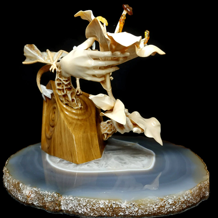 Souvenir of mammoth tusk and agate "Lily Dragon"