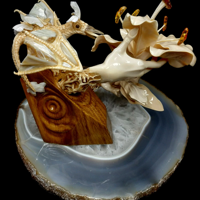 Souvenir of mammoth tusk and agate "Lily Dragon"