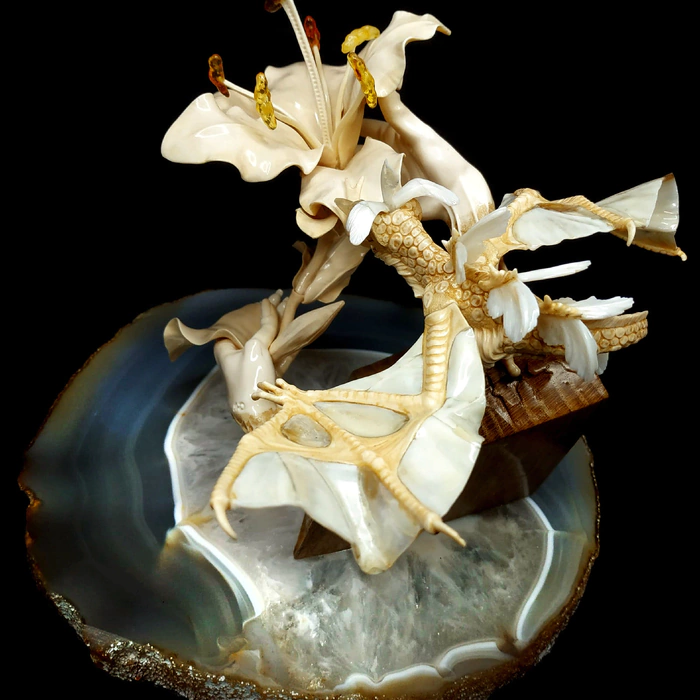 Souvenir of mammoth tusk and agate "Lily Dragon"