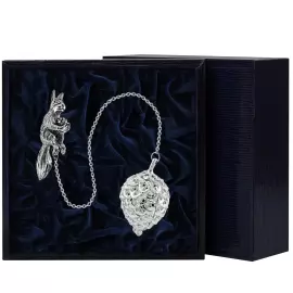 Серебряное ситечко "Белка с шишкой" с чернением в футляре