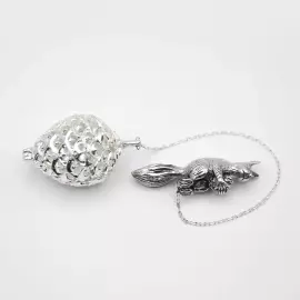 Серебряное ситечко "Белка с шишкой" с чернением в футляре