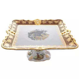 Фарфоровое блюдо на ножке "Queen's Crown. Охота красная" квадратное