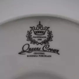 Фарфоровое блюдо на ножке "Queen's Crown. Охота красная" квадратное