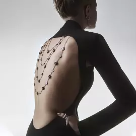 Forget me not necklace in white gold with onyx