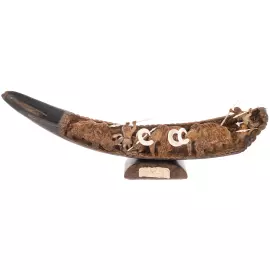 Композиция из бивня мамонта "Охота на мамонтов и шерстистого носорога"