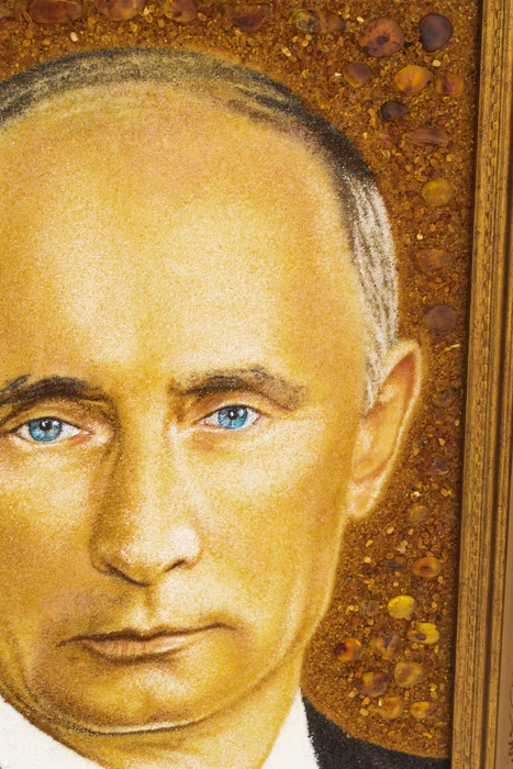 Портрет В.В. Путина из янтаря