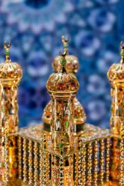 Lamp-mosque "Chor Minor" with the Koran and rosary beads, Zlatoust