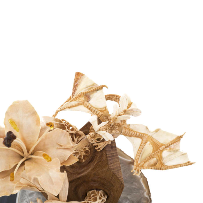 Souvenir of mammoth tusk and agate "Lily Dragon"