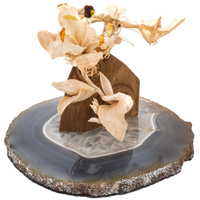 Souvenir of mammoth tusk and agate "Lily Dragon"