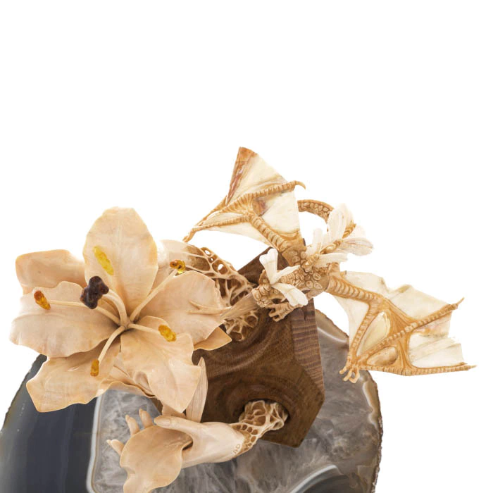 Souvenir of mammoth tusk and agate "Lily Dragon"