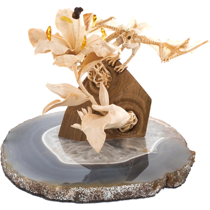 Souvenir of mammoth tusk and agate "Lily Dragon"