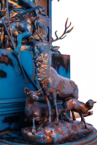 The watch made of beech "Hunting" is blue