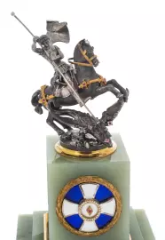 Статуэтка из нефрита и серебра "Святой Георгий"