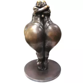 The author's bronze sculpture "Big Love"