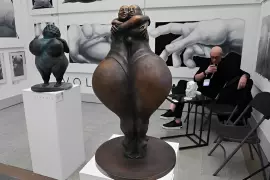 The author's bronze sculpture "Big Love"