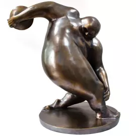 The author's bronze sculpture "Discobolus"