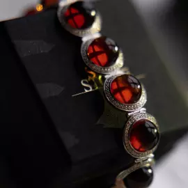 Браслет из серебра OPERA Premium с вишневым янтарем