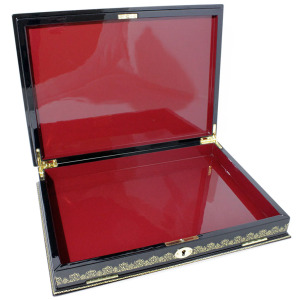 The box "Moscow Golden-Domed" Lackey