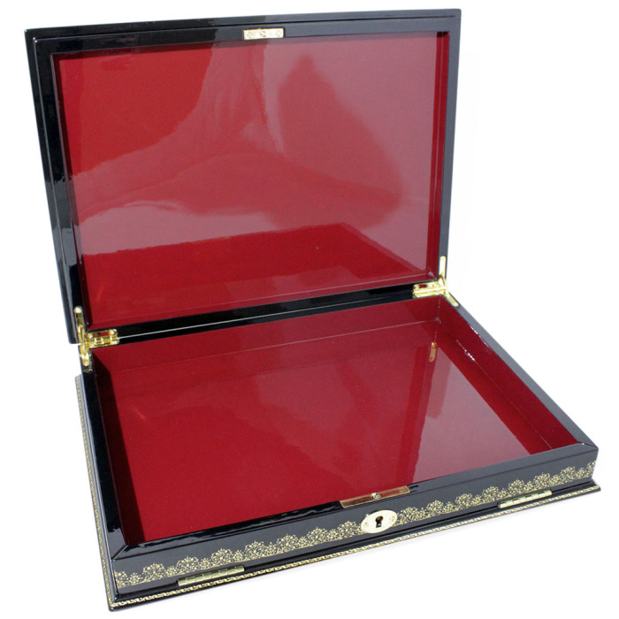 The box "Moscow Golden-Domed" Lackey