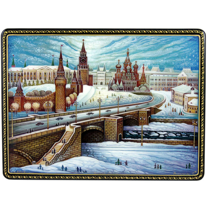 The box "Old Moscow" is a Lackey