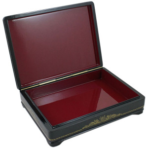 The box "Old Moscow" is a Lackey