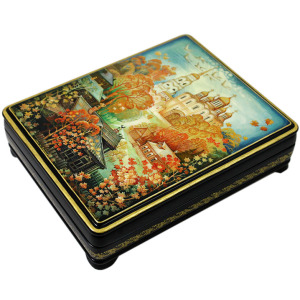 The box "Autumn in Vladimir" is a Lackey