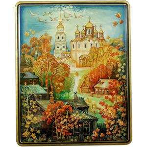 The box "Autumn in Vladimir" is a Lackey