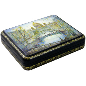 The box "Autumn in the city" Komyakov, Lackey