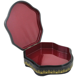 The box "Shamakhan Queen" by Sinkov, a Lackey