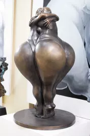The author's bronze sculpture "Big Love"