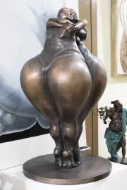 The author's bronze sculpture "Big Love"