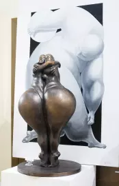 The author's bronze sculpture "Big Love"