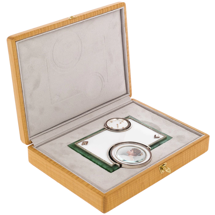 Exclusive table clock frame "Jade"