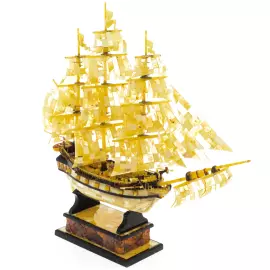 Корабль из янтаря "Полтава"