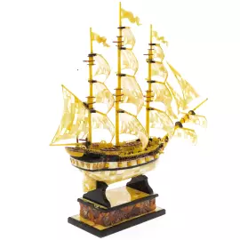 Корабль из янтаря "Полтава"
