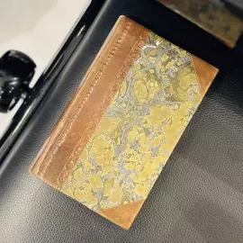 Книга «Федр, вольноотпущенник Августа, Эзоповы басни» Париж, Типография Кустелье, 1742 год