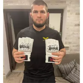 Перчатка с автографом, именным обращением и пожеланием Хабиба Нурмагомедова