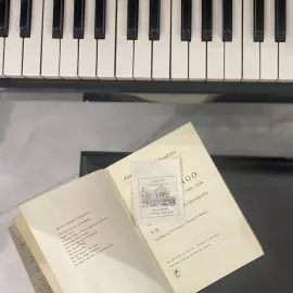 Книга c рукописным пожеланием и автографом журналиста и писателя Томаса Портера Уитни