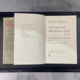 Книга c рукописным пожеланием и автографом журналиста и писателя Томаса Портера Уитни