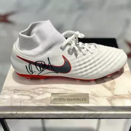 Бутсы с автографом футболиста Игоря Акинфеева, мрамор белый